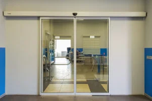 Αυτόματες τζαμένιες πόρτες